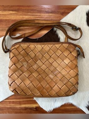Vilenca Holland Leather Crossbody Handbag Woven Tan Brown Distressed